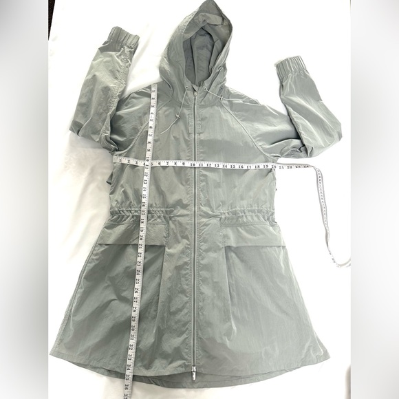 Lululemon Pack & Glyde Jacket / Dark Chrome Hooded Wind Water Resistant Jacket - Picture 13 of 13